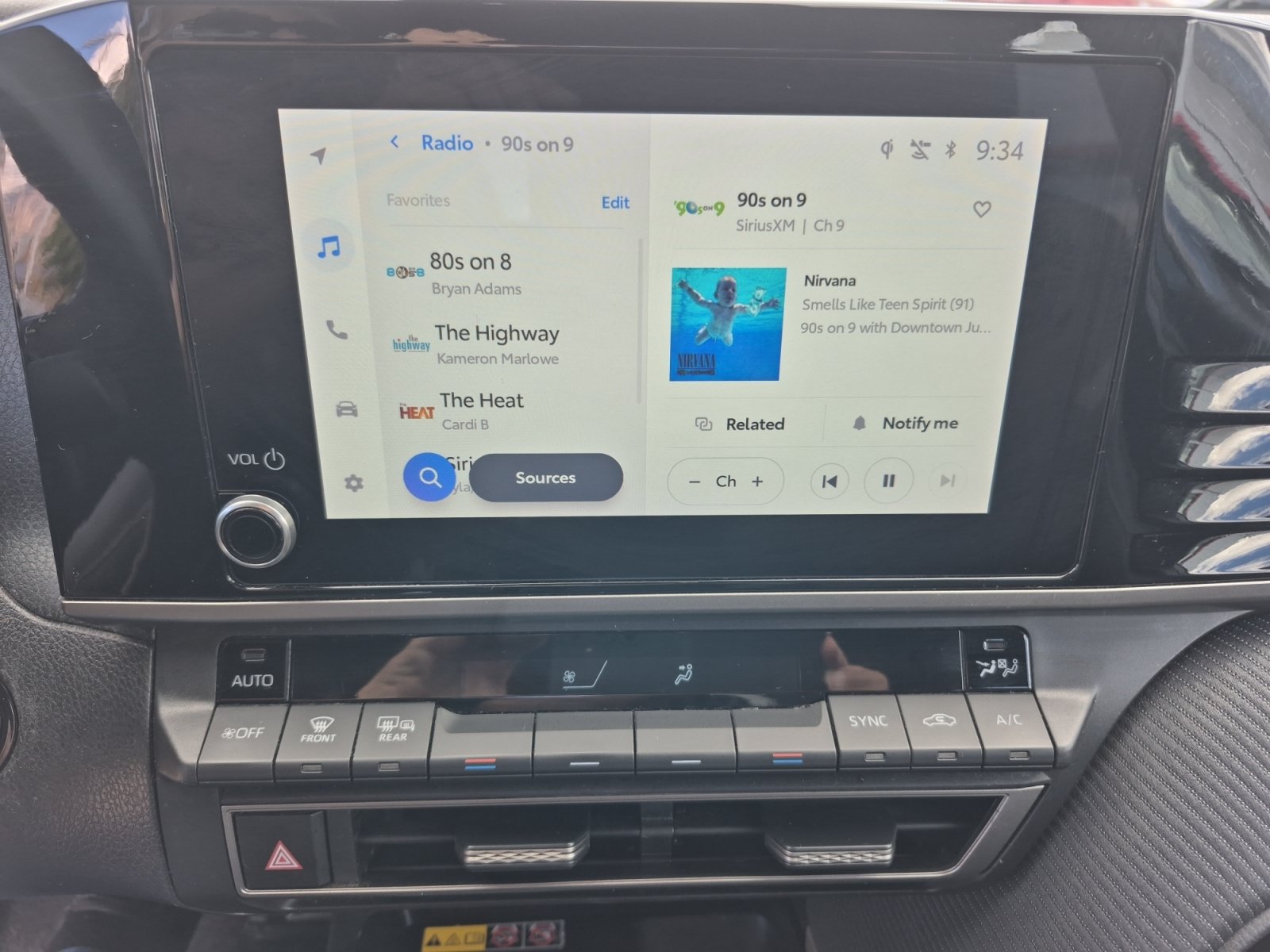 Used 2025 Toyota Camry SE FWD image 29