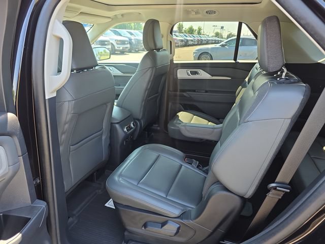 Certified 2025 Ford Explorer Active w/ Active Comfort Package AWD/4WD image 25