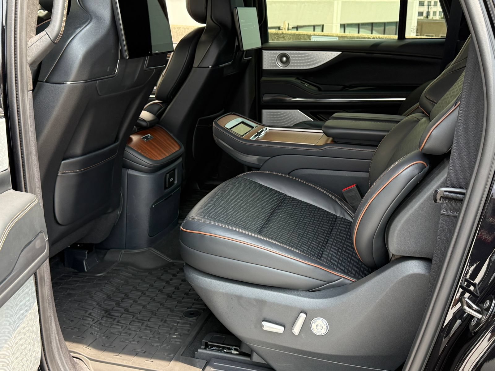 Certified 2025 Lincoln Navigator L Black Label AWD/4WD image 27
