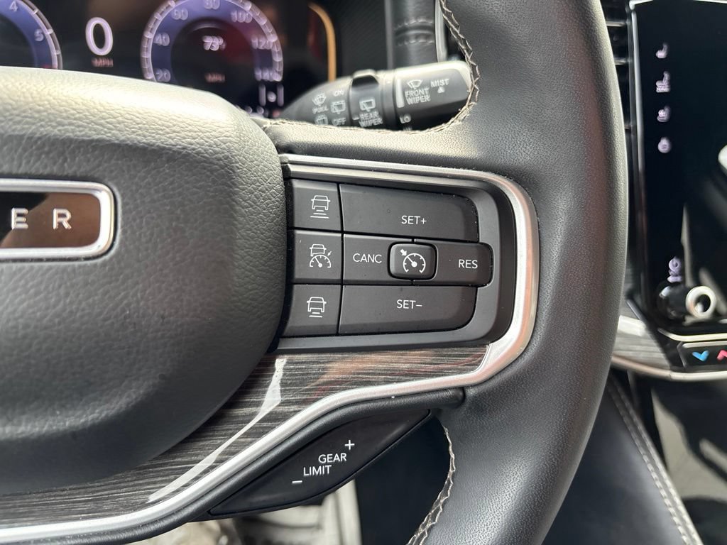 Used 2022 Jeep Wagoneer Series II AWD/4WD image 29