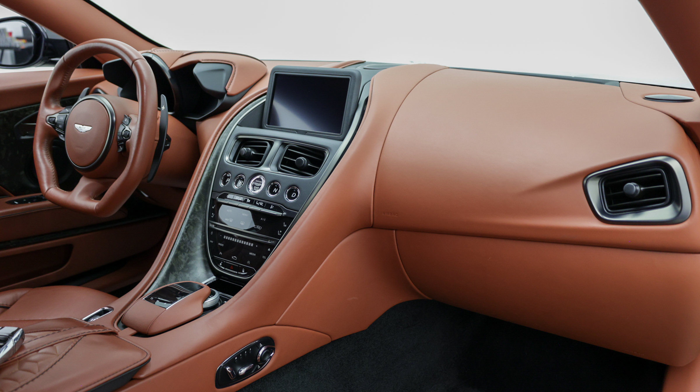 Used 2019 Aston Martin DBS Superleggera RWD image 31