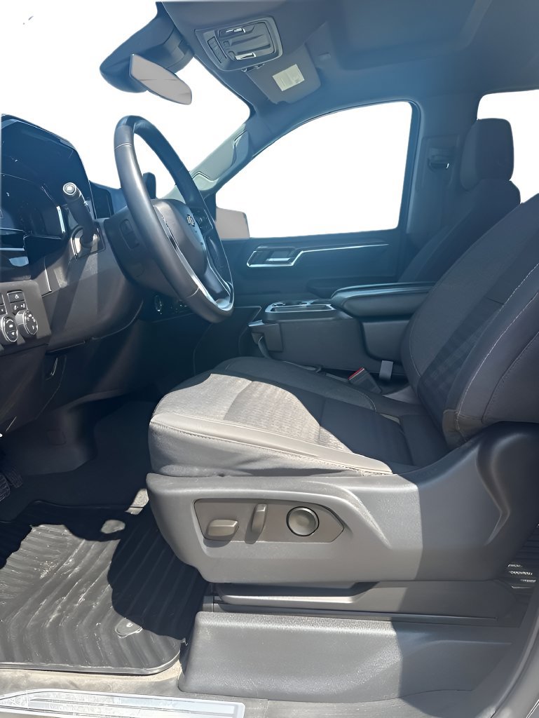 Used 2023 Chevrolet Silverado 1500 LT AWD/4WD image 38