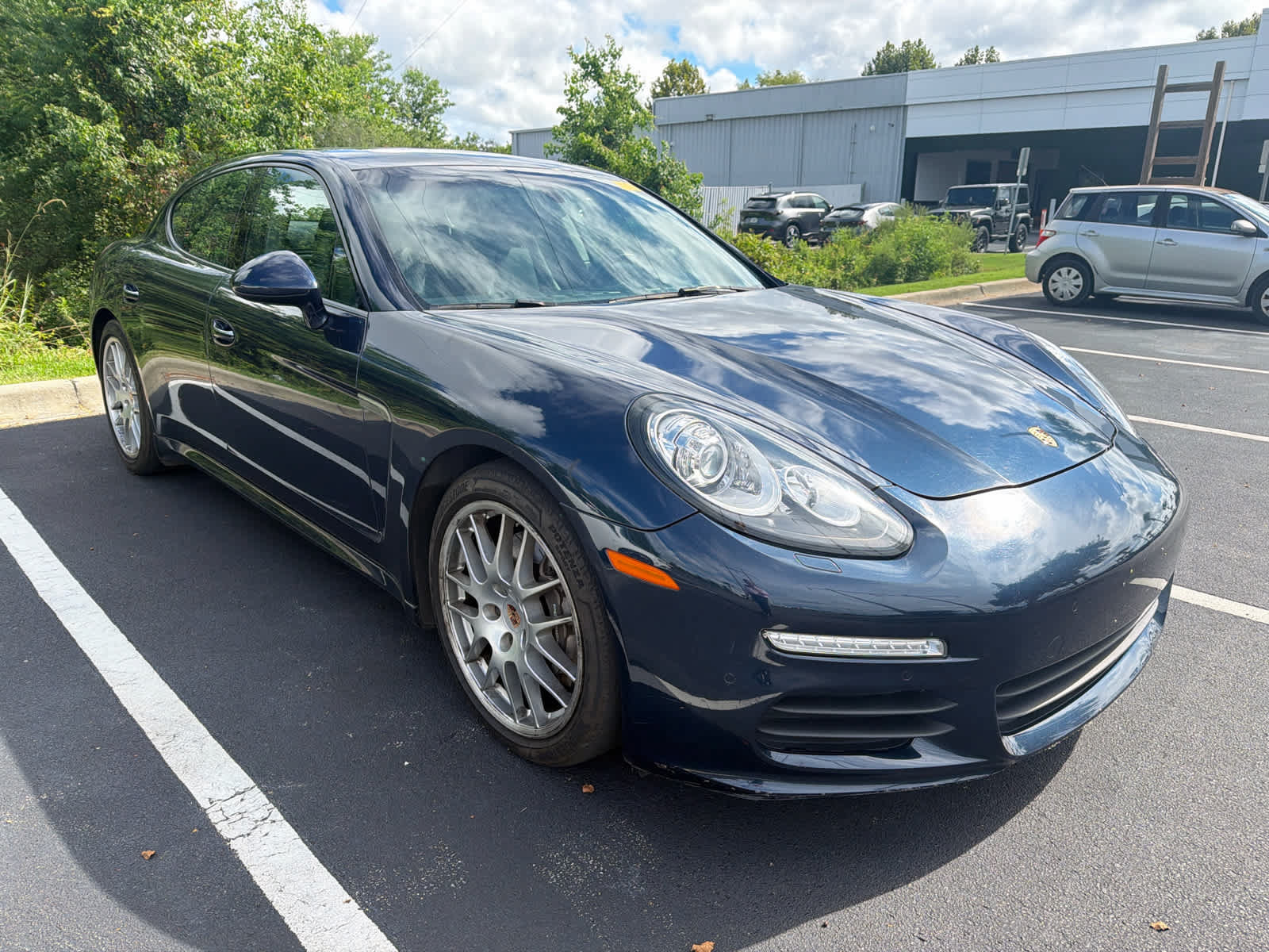 Used 2015 Porsche Panamera RWD image 2