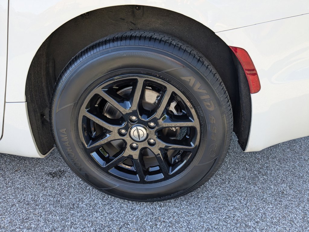 Used 2024 Chrysler Pacifica Touring-L FWD image 16