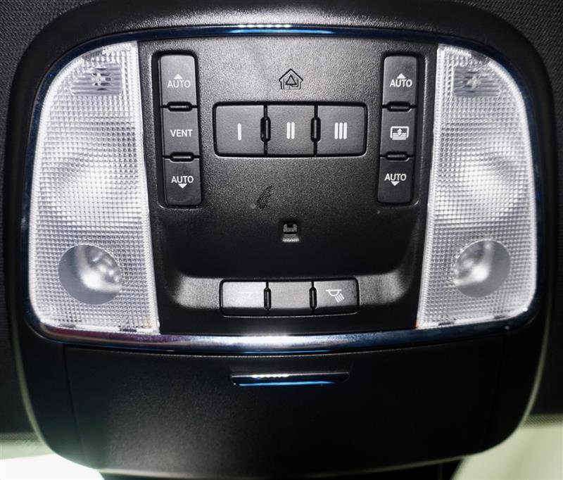 Used 2014 Chrysler 300 S image 31