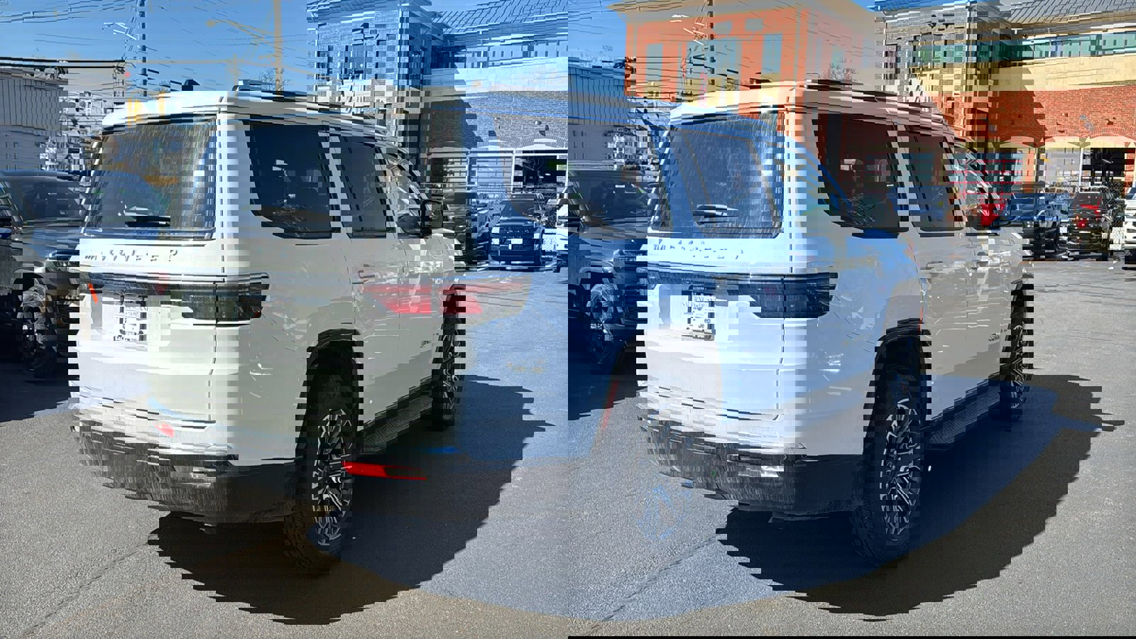 Used 2025 Jeep Wagoneer 4WD w/ Premium Group I image 7