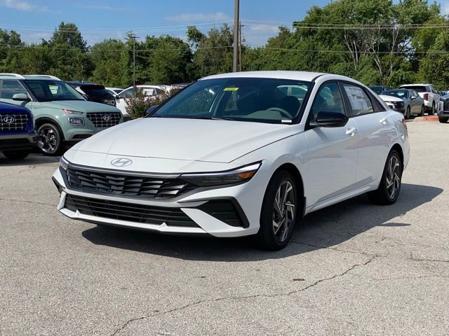 New 2025 Hyundai Elantra SEL image 4