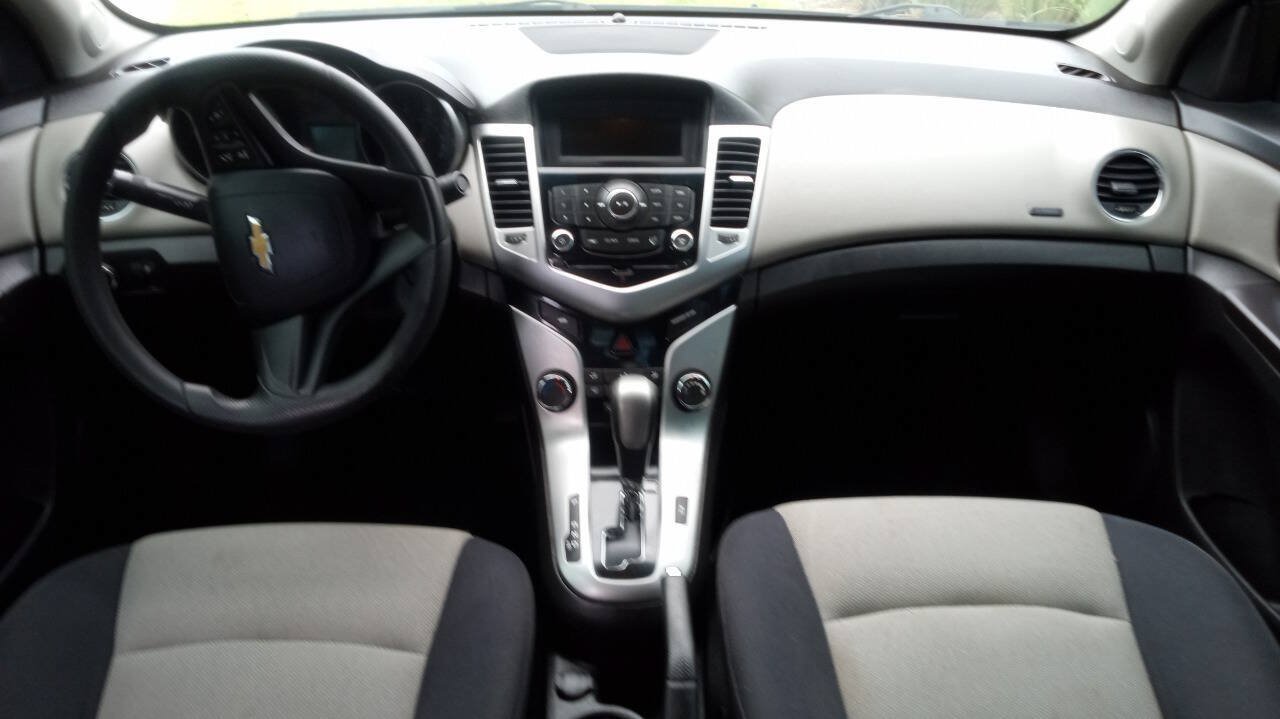 Used 2016 Chevrolet Cruze LS FWD image 13