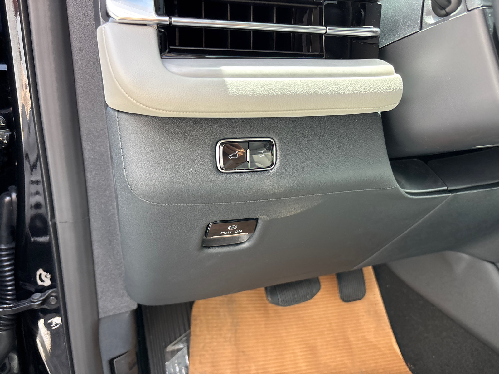 New 2026 Lincoln Navigator Reserve AWD/4WD image 13