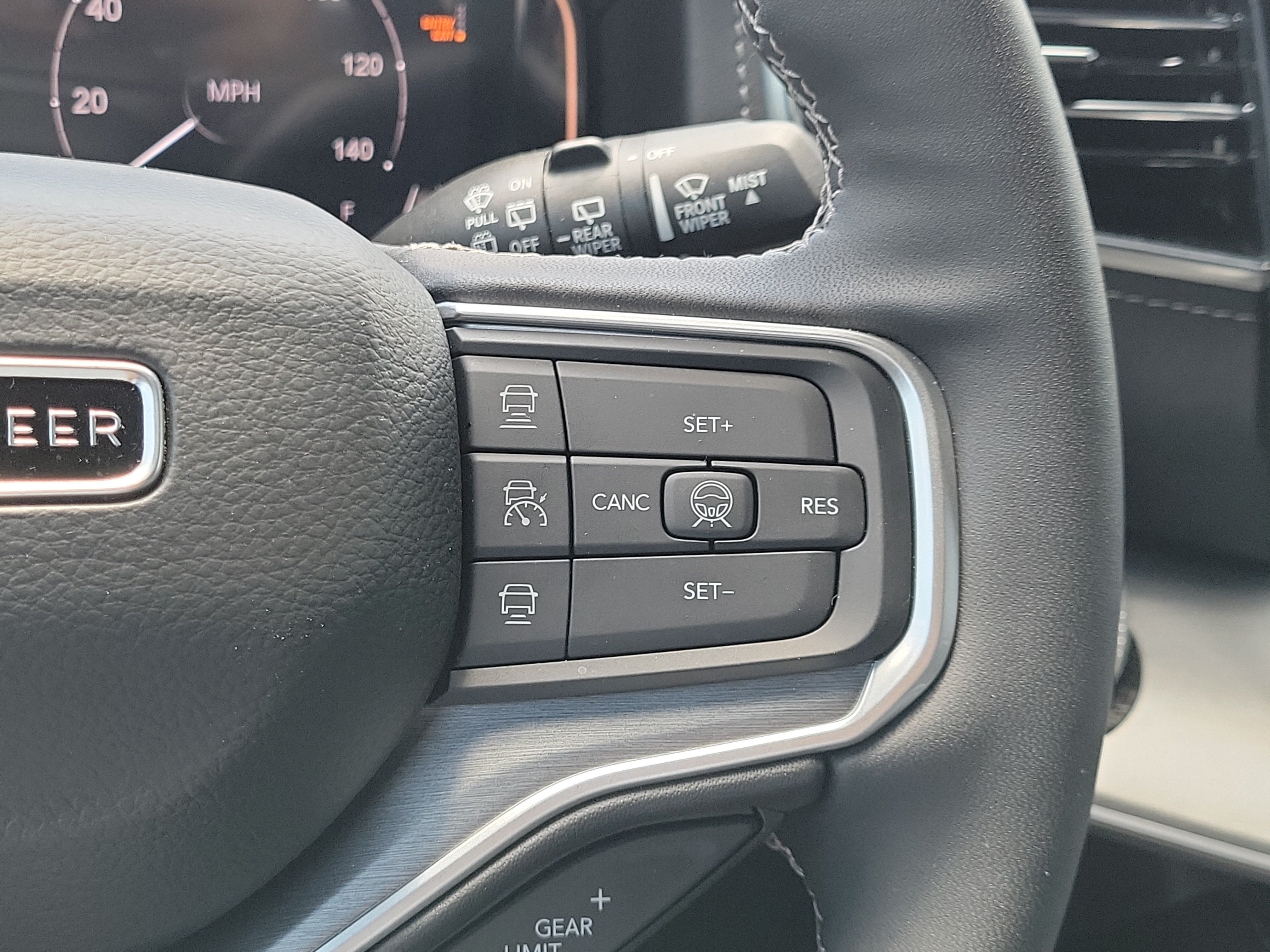 Used 2026 Jeep Grand Wagoneer Limited AWD/4WD image 17