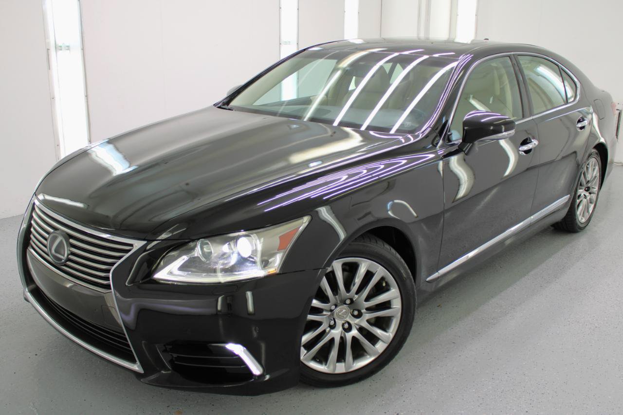 Used 2017 Lexus LS 460 w/ Comfort Package RWD image 2