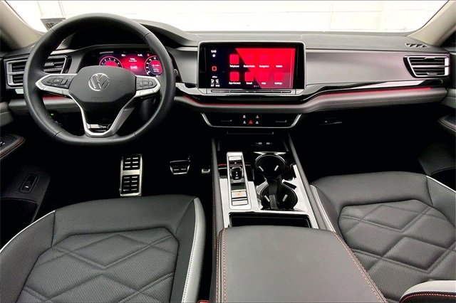 Used 2025 Volkswagen Atlas Peak Edition SE image 15