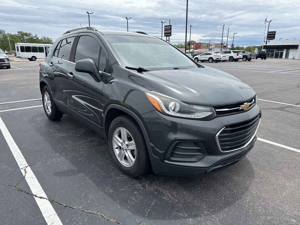 Used 2018 Chevrolet Trax LT w/ Driver Confidence Package FWD image 2