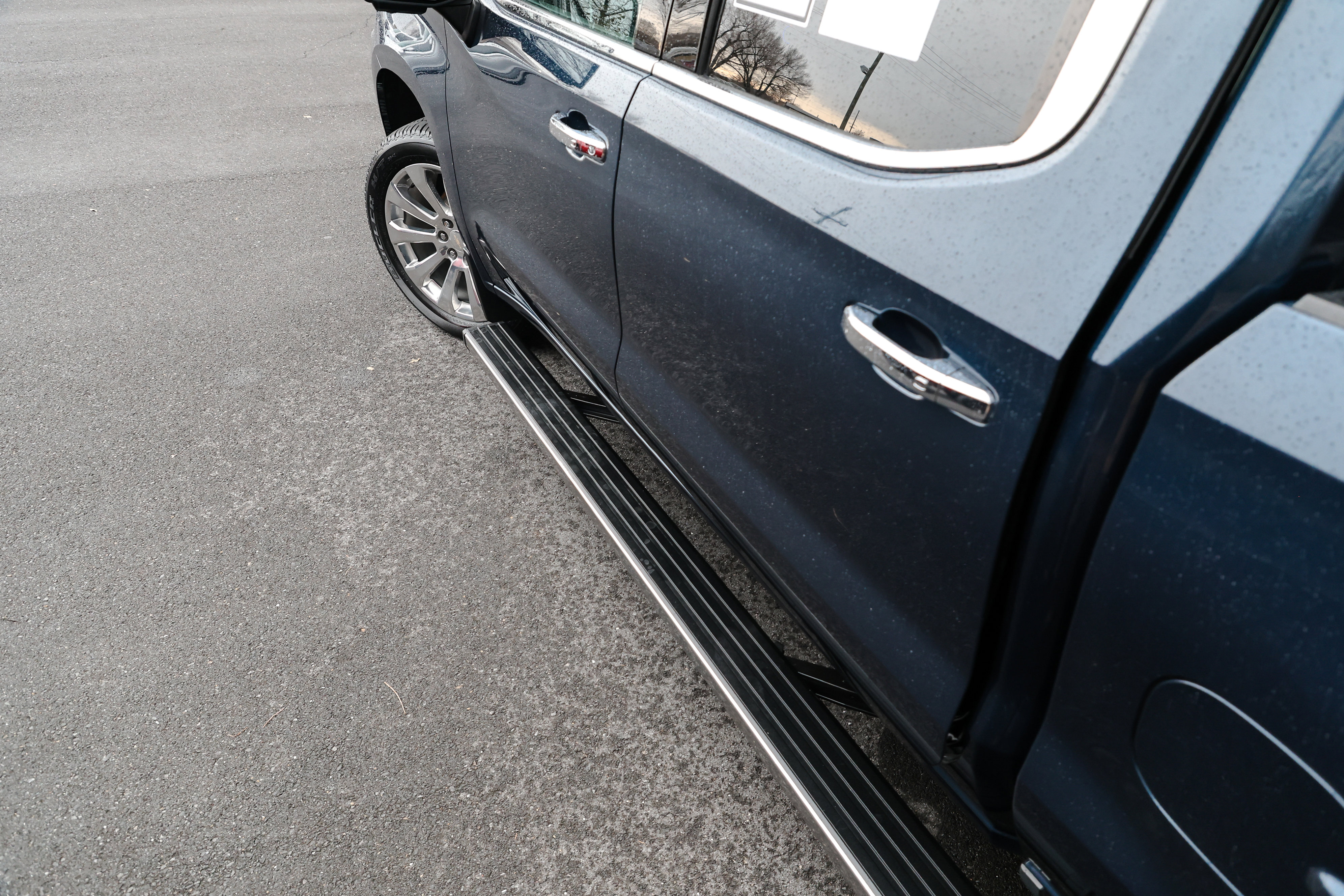 Used 2019 Chevrolet Silverado 1500 High Country w/ Technology Package image 8