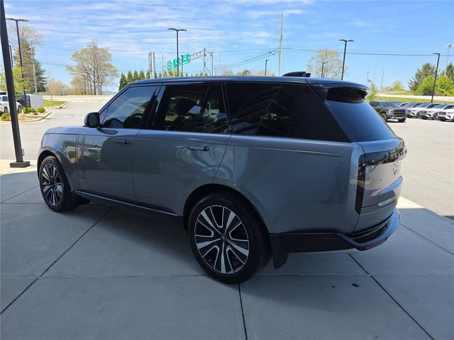 Used 2023 Land Rover Range Rover SE image 7