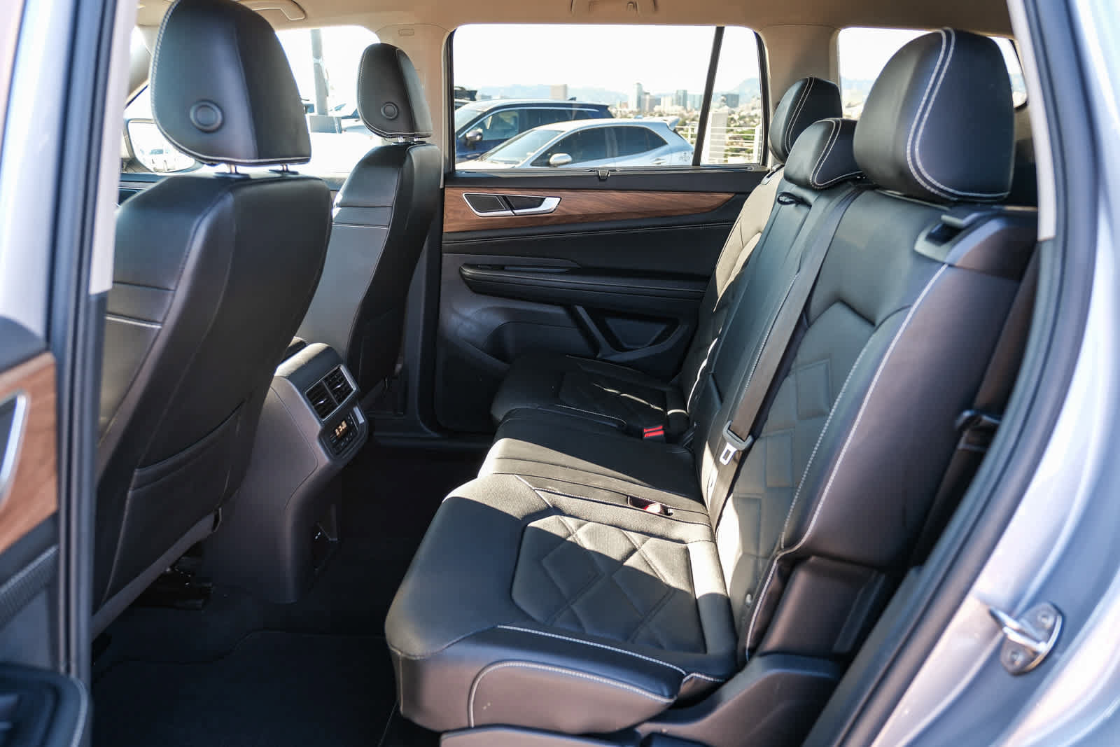 Used 2024 Volkswagen Atlas SE FWD image 19