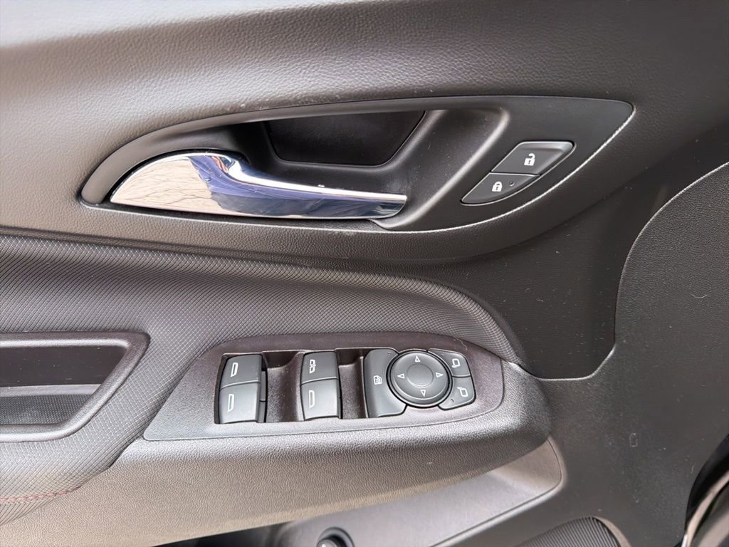 Certified 2022 Chevrolet Equinox RS w/ Infotainment Package FWD image 12