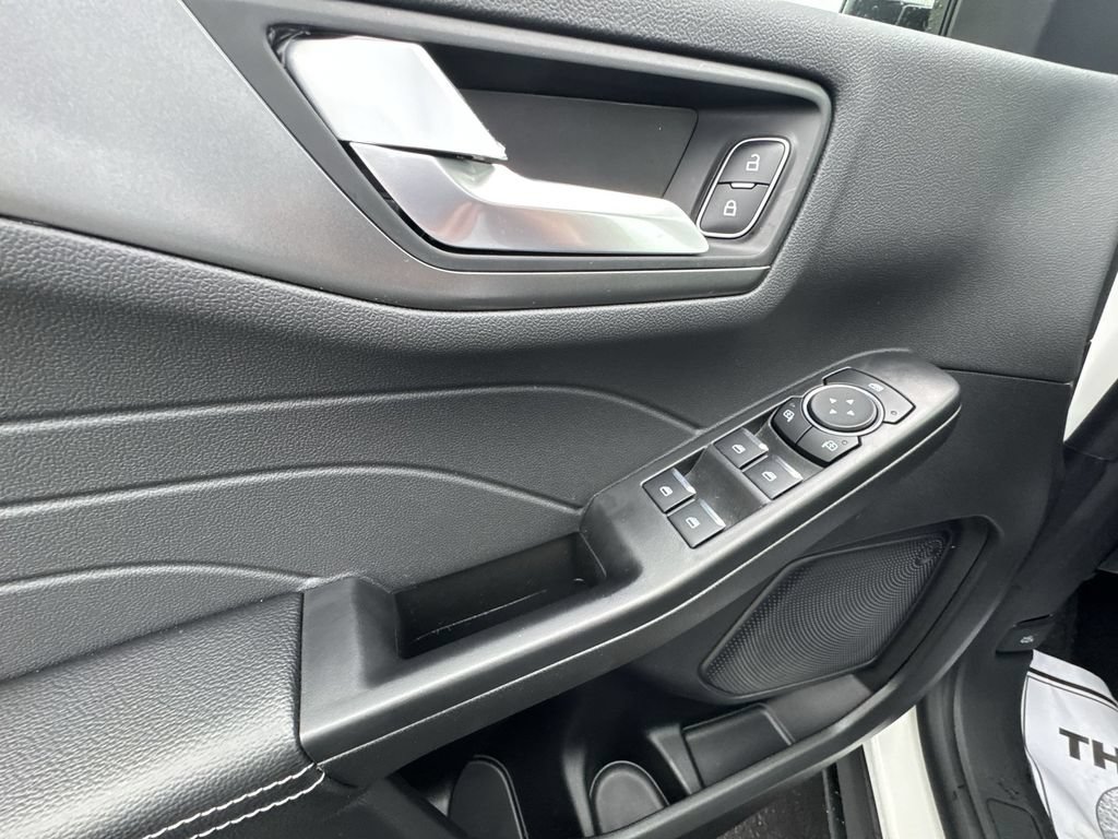 New 2026 Ford Escape SE FWD image 13
