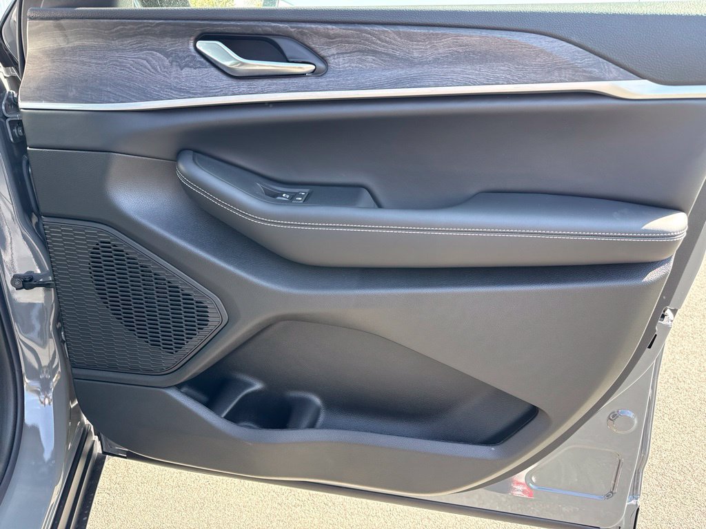 New 2027 Jeep Grand Cherokee Limited AWD/4WD image 10