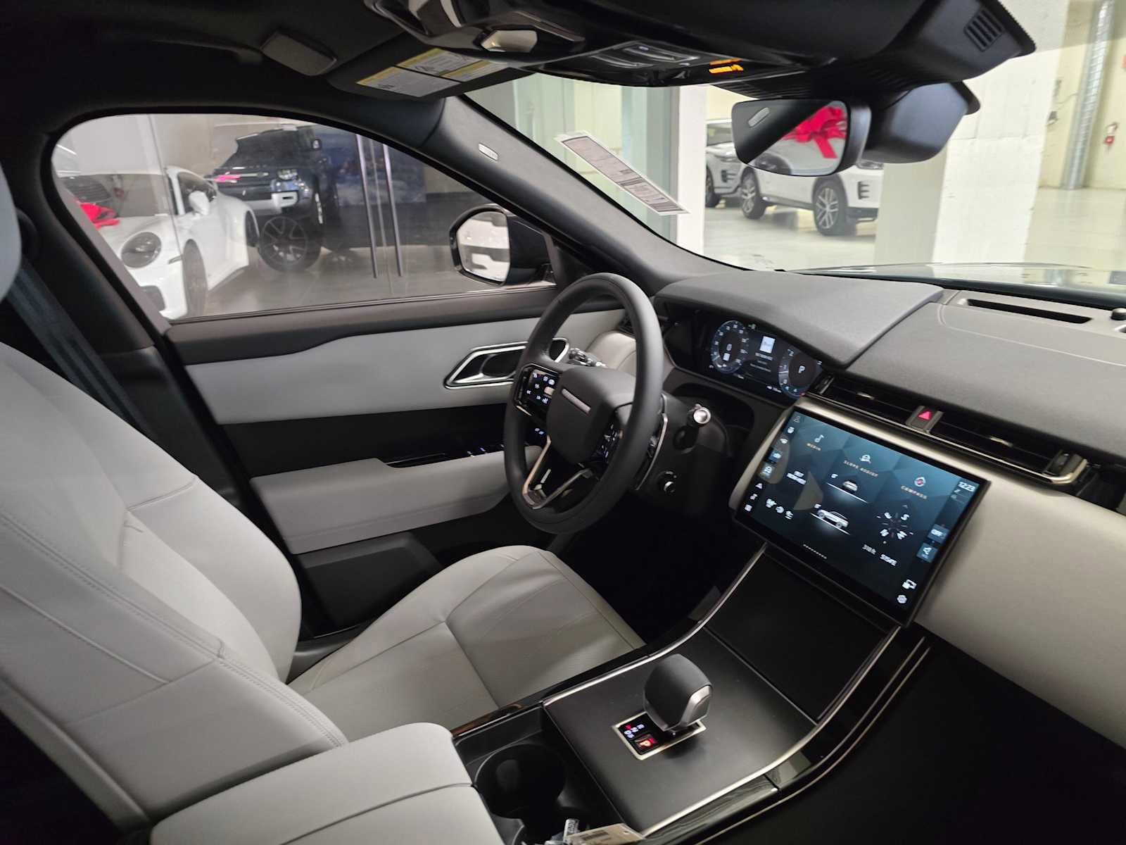 New 2026 Land Rover Range Rover Velar Dynamic SE image 10