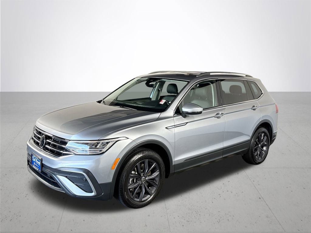 Used 2024 Volkswagen Tiguan SE image 2