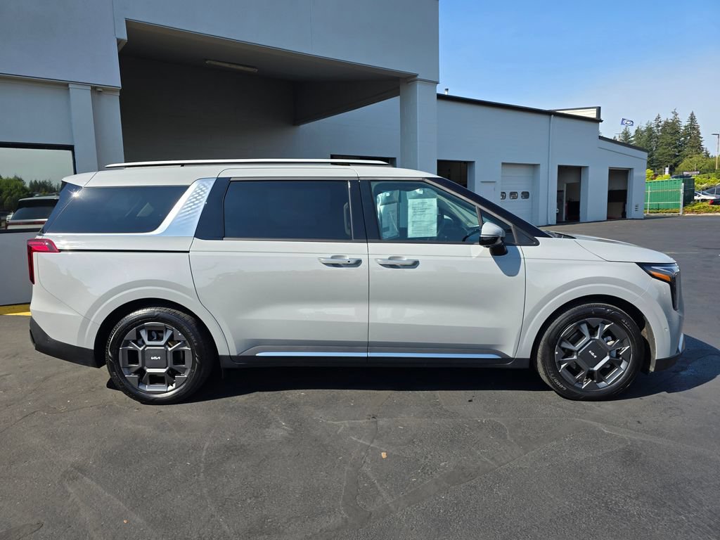 Certified 2025 Kia Carnival SX FWD image 3