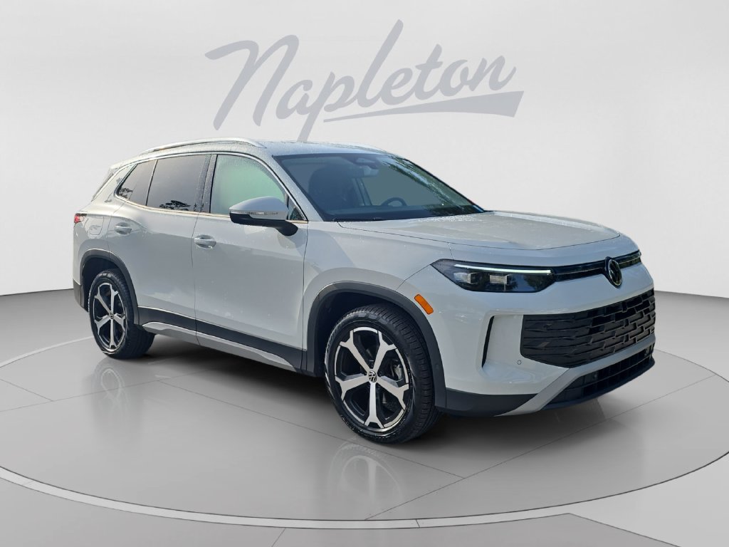 New 2025 Volkswagen Tiguan SE FWD image 3