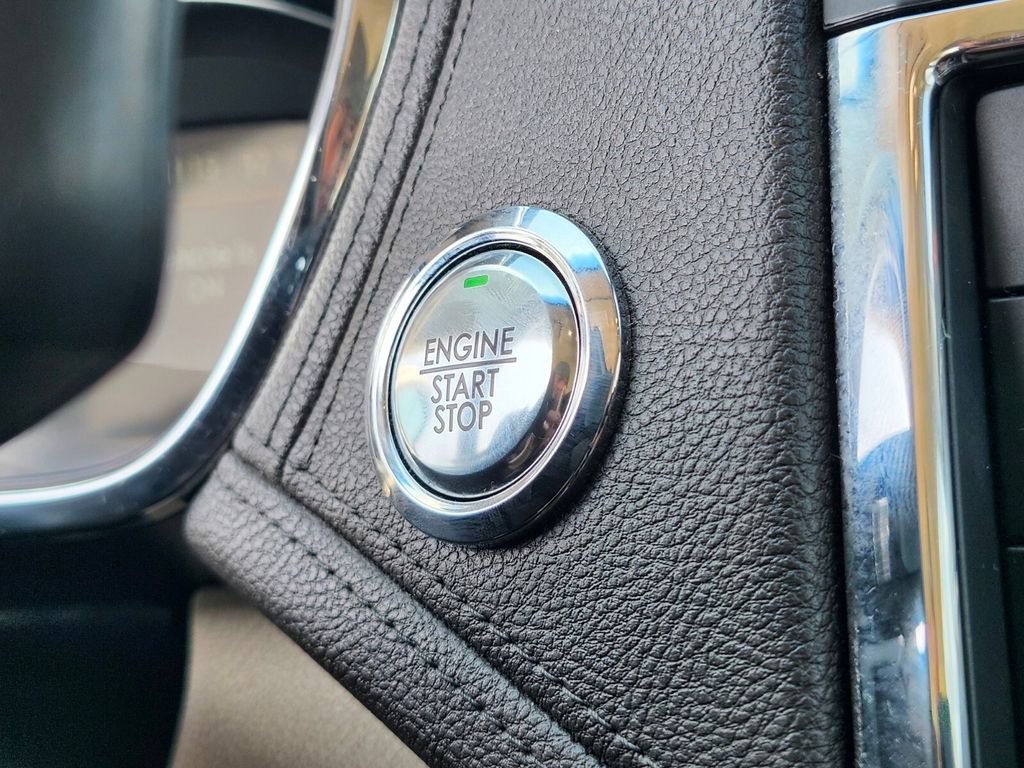 Used 2017 Lincoln Continental Select w/ Climate Package image 24