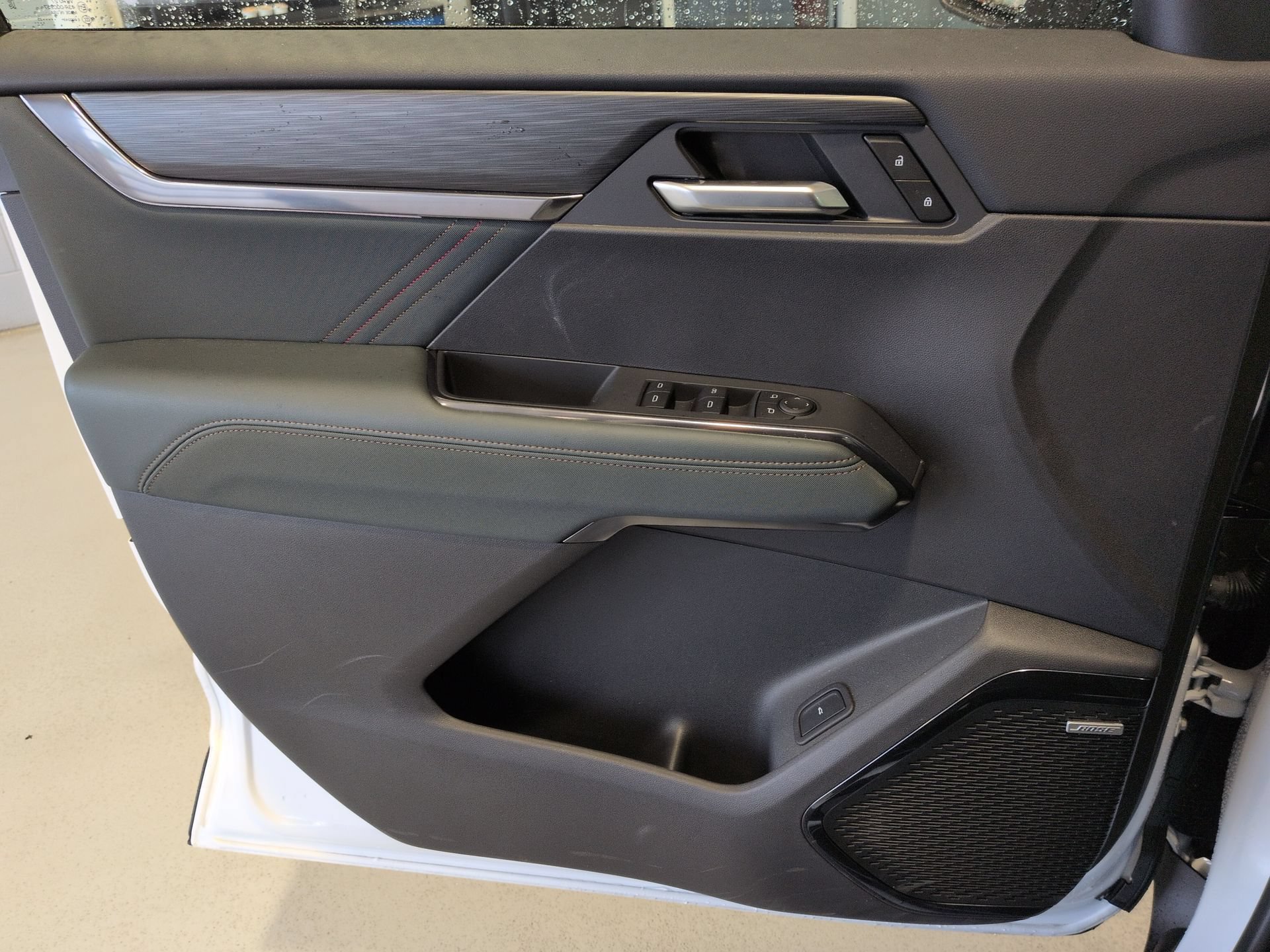 Certified 2025 GMC Acadia AT4 w/ Luxury Package AWD/4WD image 23