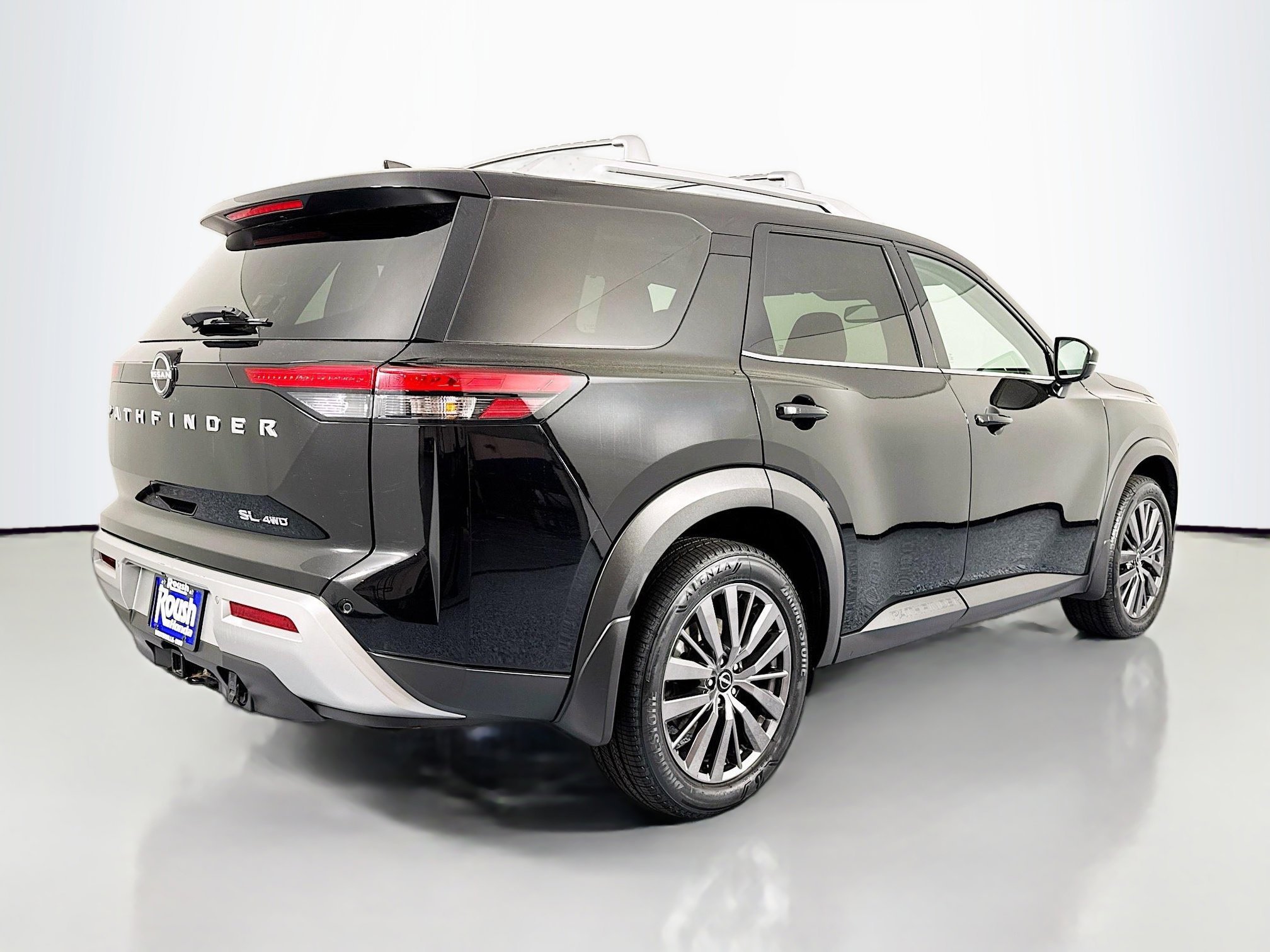 Used 2022 Nissan Pathfinder SL w/ SL Premium Package AWD/4WD image 5