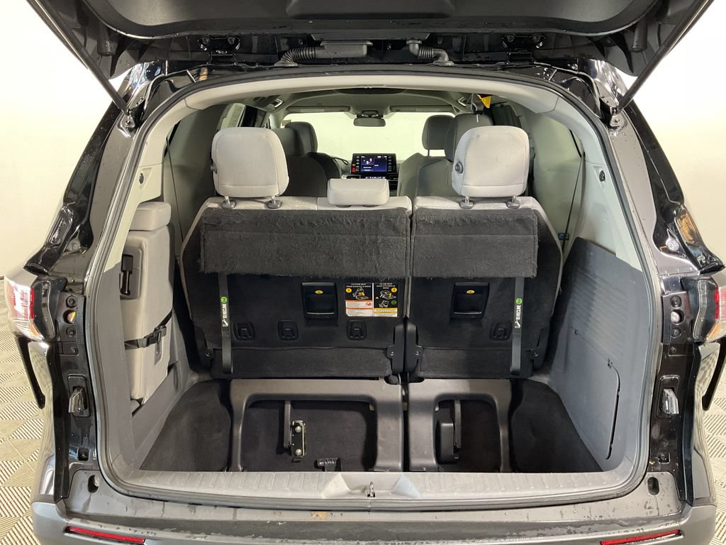 Used 2023 Toyota Sienna LE AWD/4WD image 20