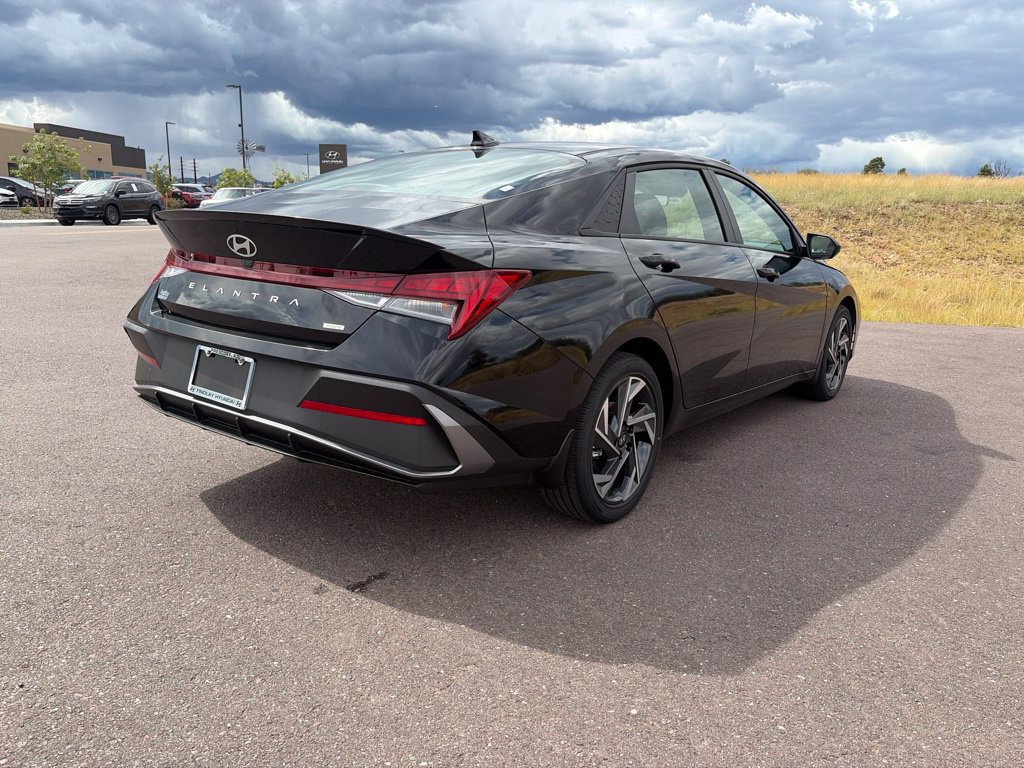 Certified 2025 Hyundai Elantra SEL FWD image 5