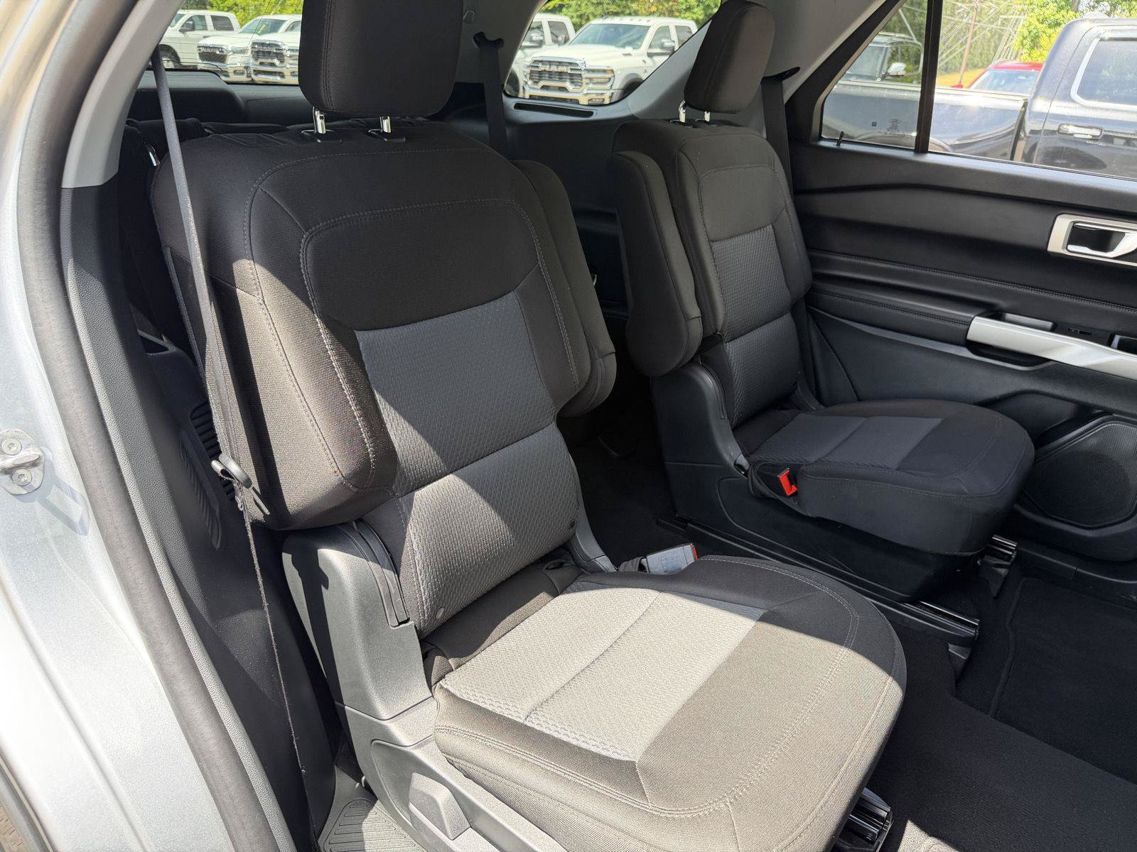 Used 2023 Ford Explorer XLT AWD/4WD image 19