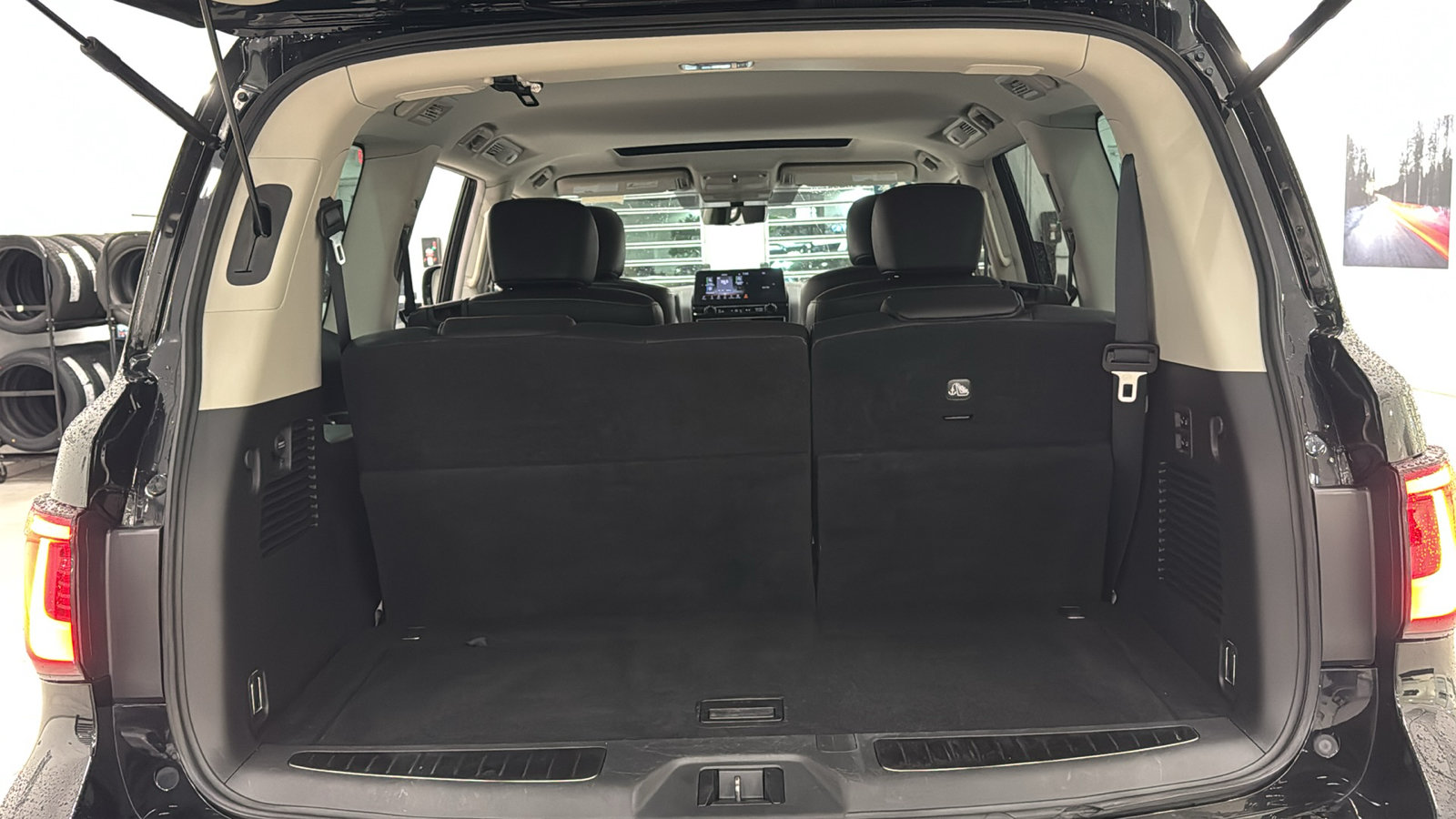 Used 2023 INFINITI QX80 Premium Select w/ Cargo Package AWD/4WD image 31