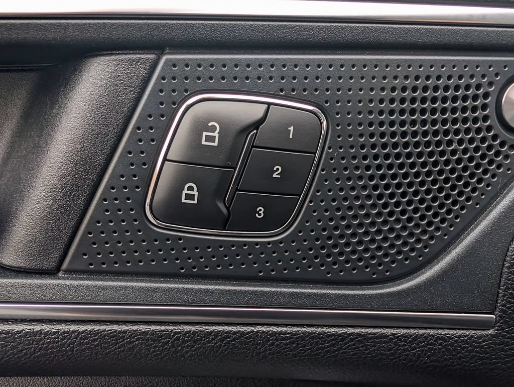 Used 2019 Ford Edge Titanium w/ Equipment Group 301A FWD image 24