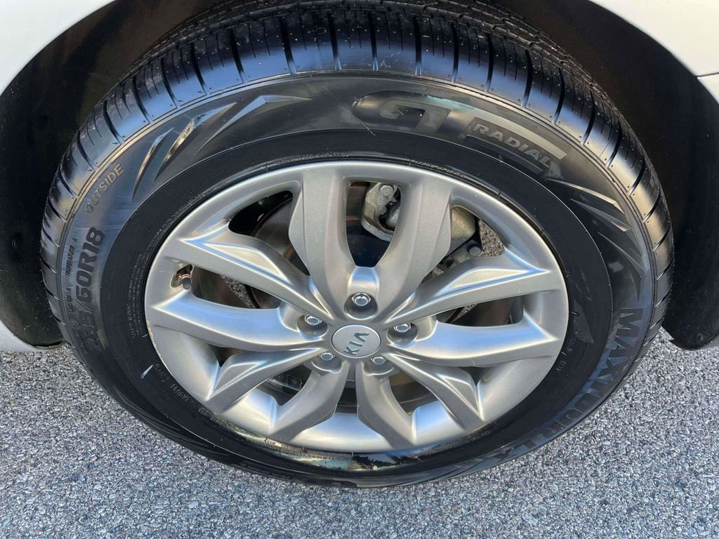 Used 2020 Kia Sedona EX image 34