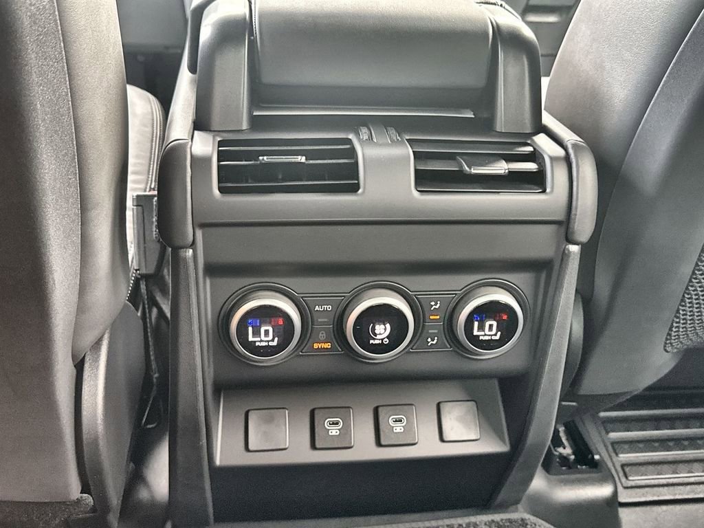 Used 2025 Land Rover Defender 130 X-Dynamic SE image 16