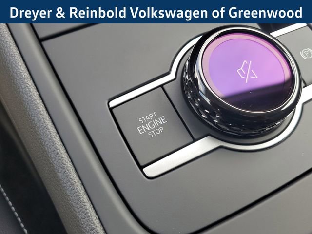 New 2025 Volkswagen Tiguan SE image 28