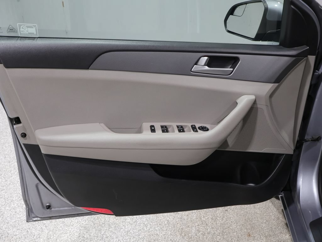 Used 2015 Hyundai Sonata SE FWD image 13