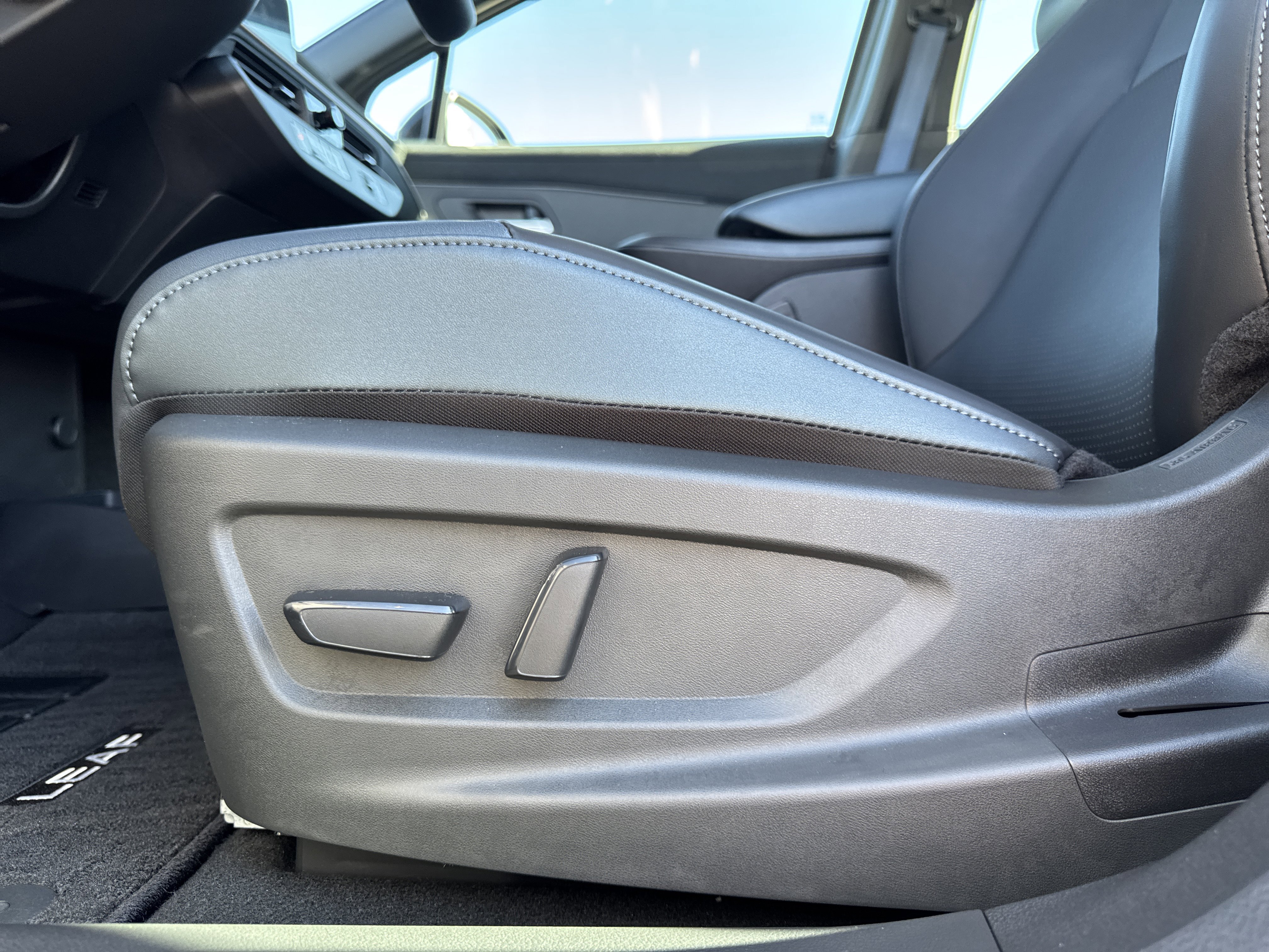 New 2026 Nissan Leaf SV+ w/ Floor Mat Package (SV+) FWD image 12