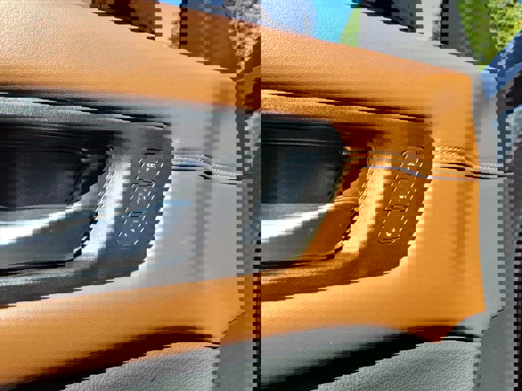 Used 2023 Nissan Pathfinder Platinum image 10