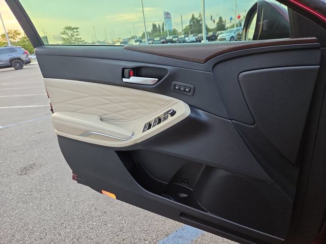 Used 2019 Toyota Avalon Limited FWD image 28