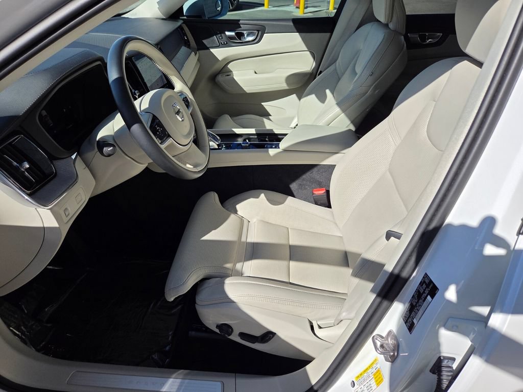 Used 2022 Volvo XC60 B5 Inscription w/ Climate Package FWD image 13