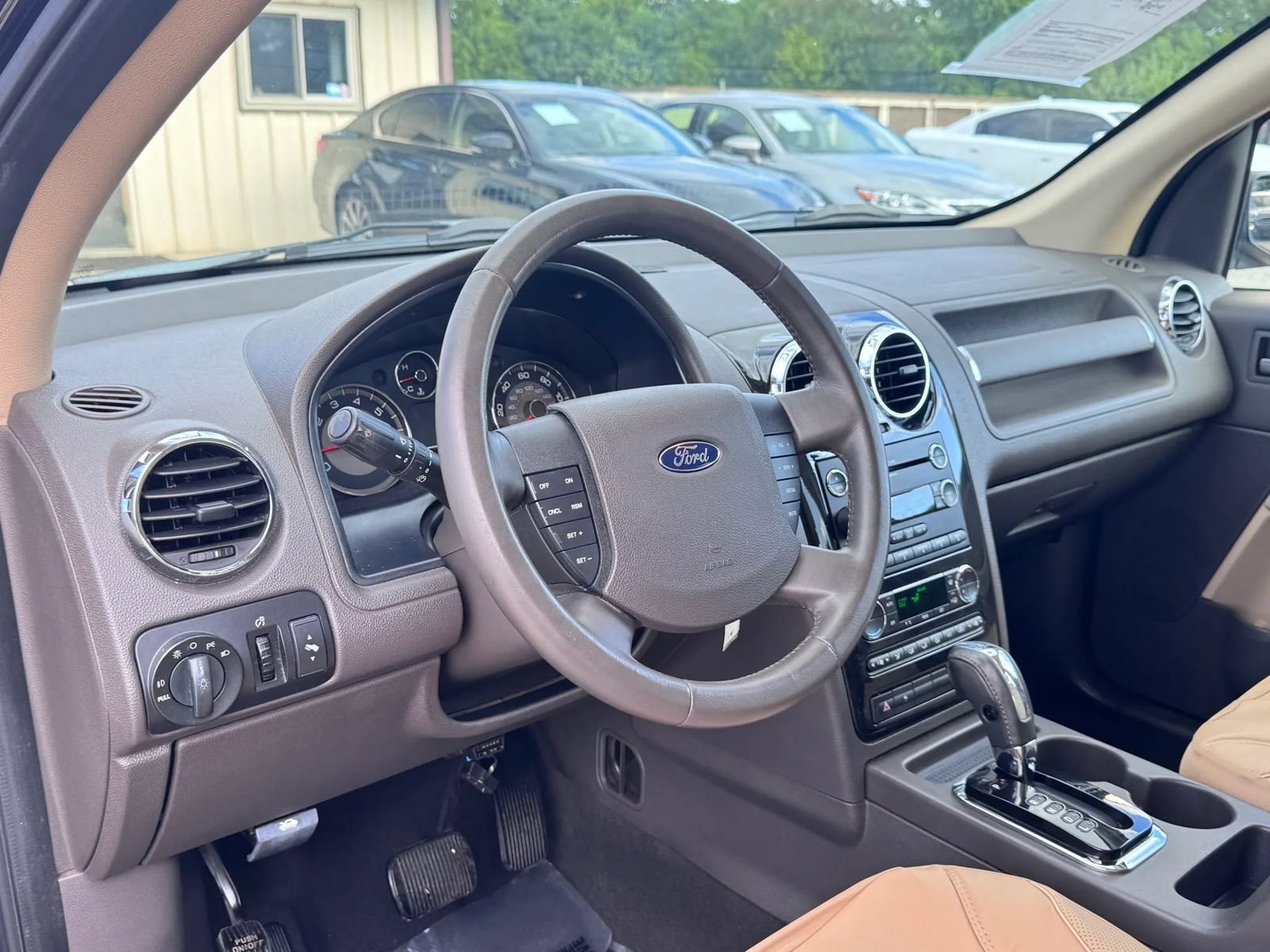 Used 2008 Ford Taurus X SEL FWD image 17