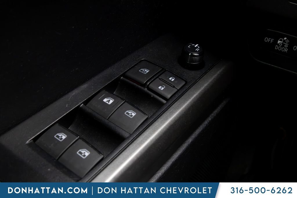 Used 2020 Toyota Tacoma SR5 AWD/4WD image 11