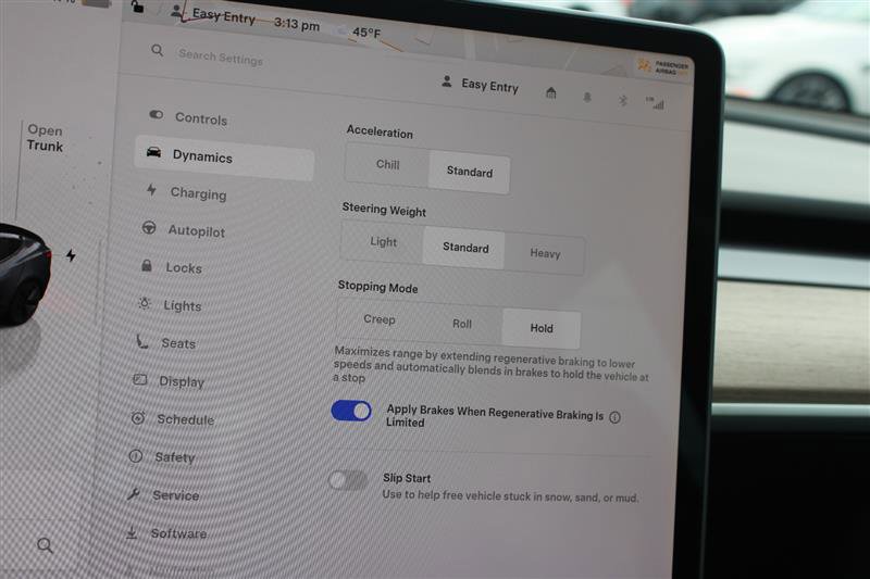 Used 2023 Tesla Model 3 Standard Range image 17