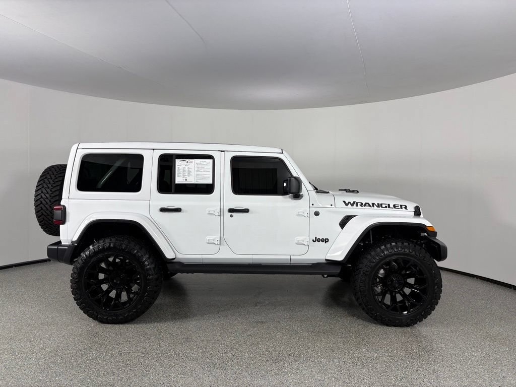 Used 2026 Jeep Wrangler Unlimited Sahara AWD/4WD image 8