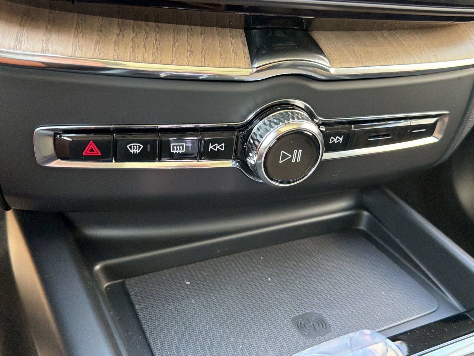 New 2026 Volvo XC60 T8 Ultra w/ Climate Package AWD/4WD image 17