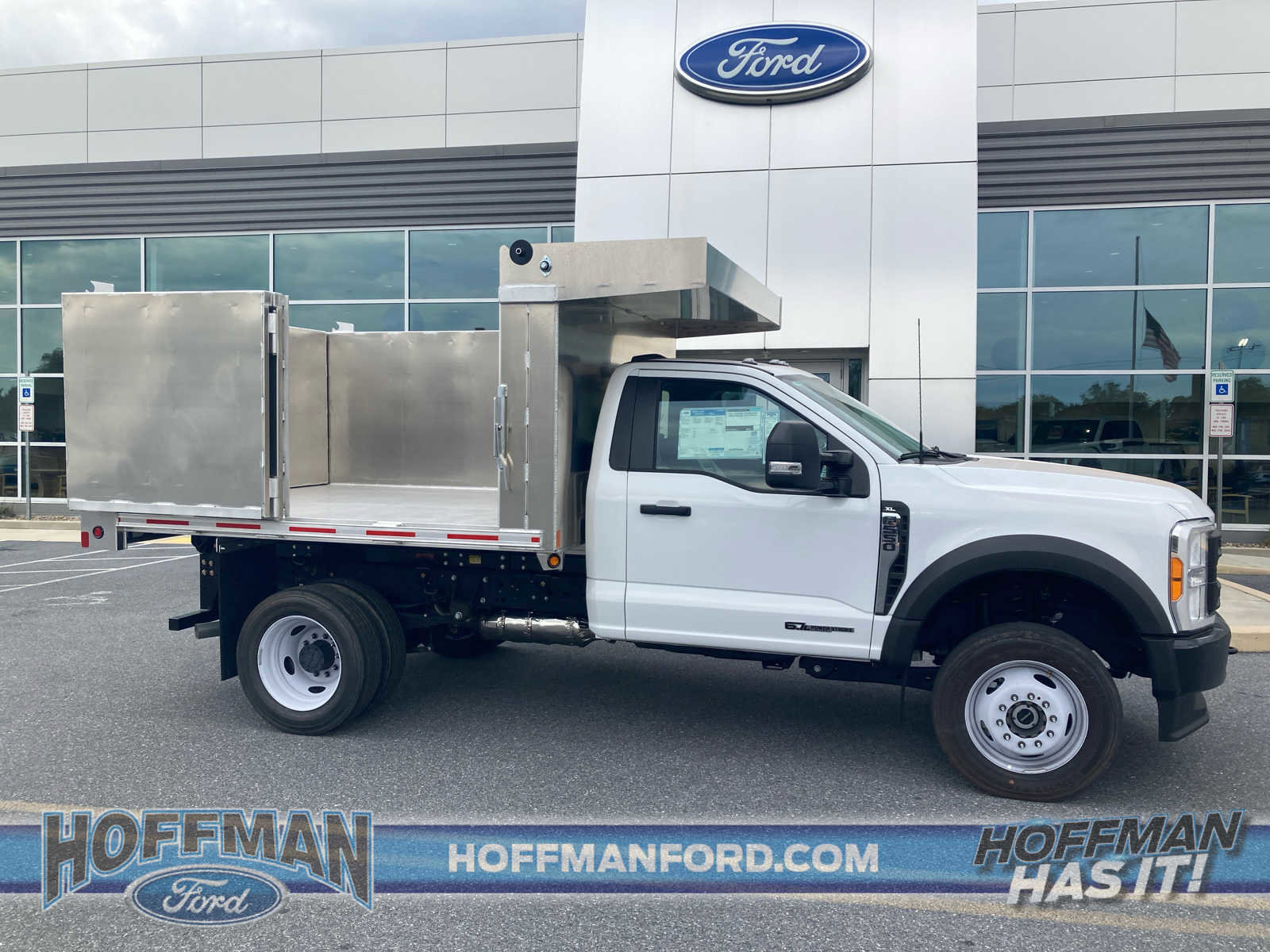 New 2023 Ford F550 4x4 Regular Cab Super Duty image 1