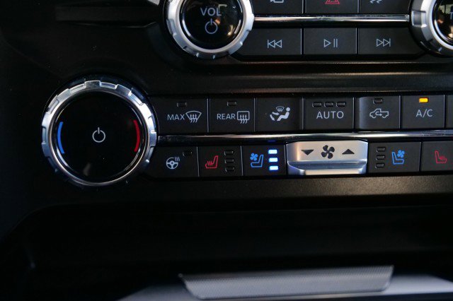 Used 2025 Ford F450 Platinum w/ FX4 Off-Road Package image 27